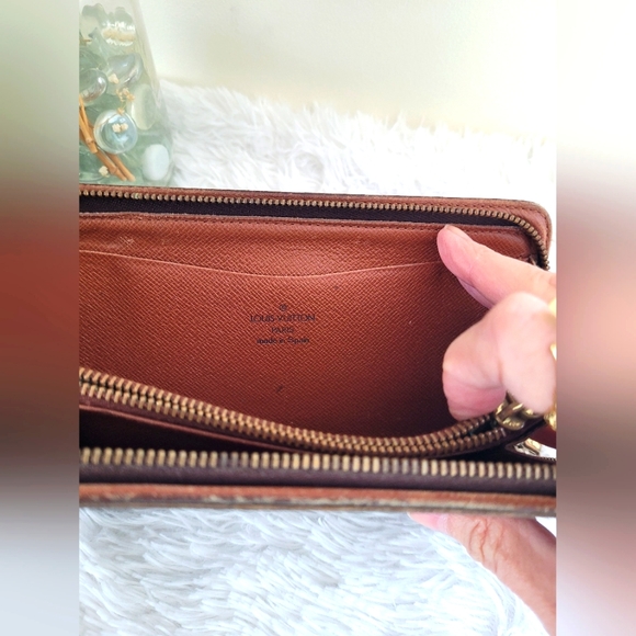 Louis Vuitton Zipper Wallet - Picture 10 of 16